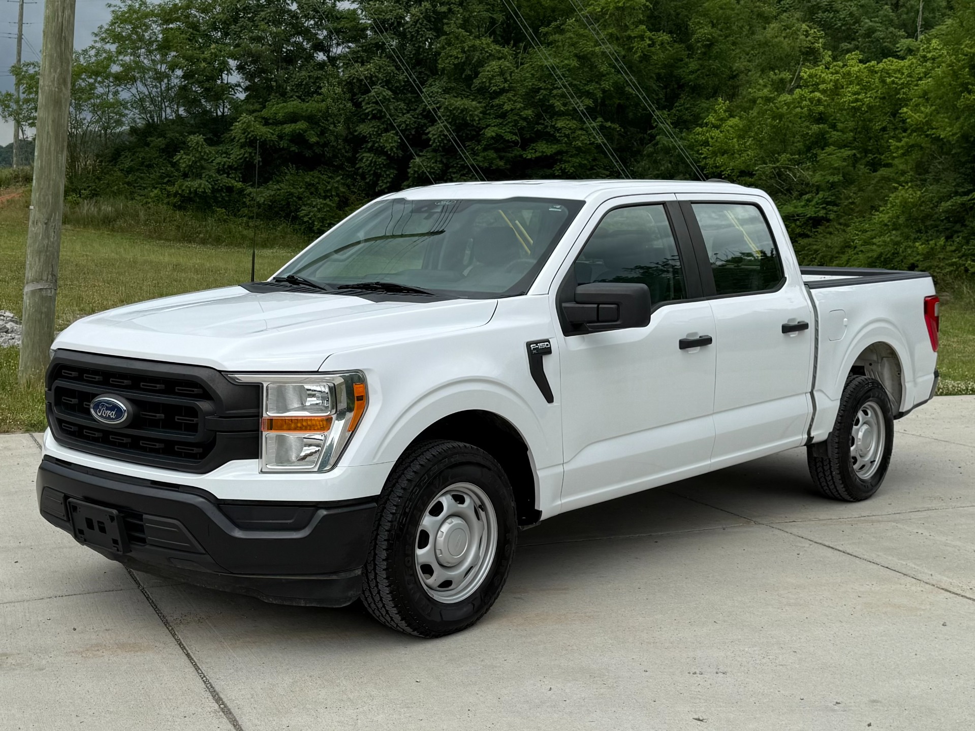 View vehicle photo 2
