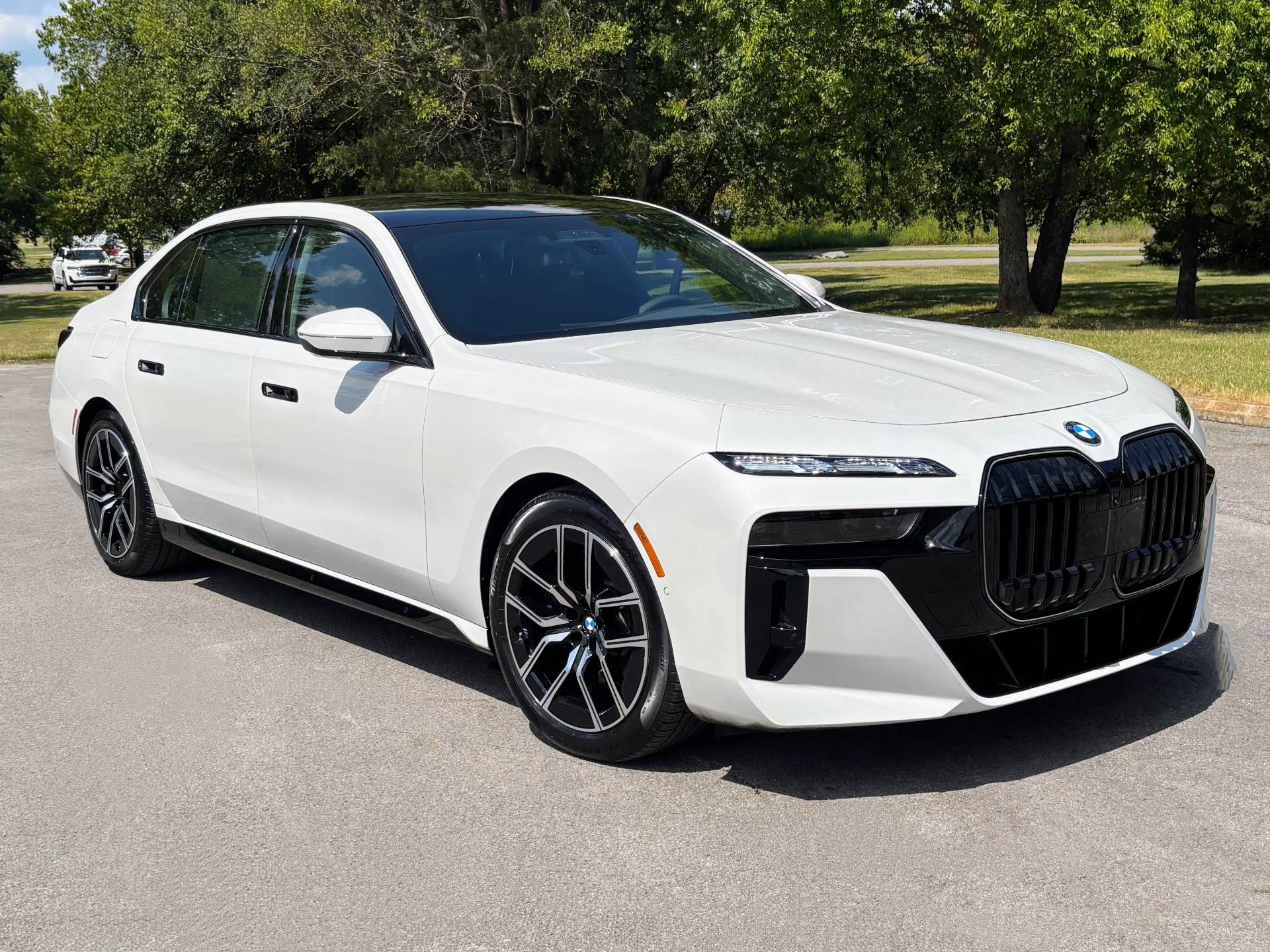 Mineral White Metallic 2026 BMW 7 Series Sedan All-Wheel Drive 8-Speed Automatic
