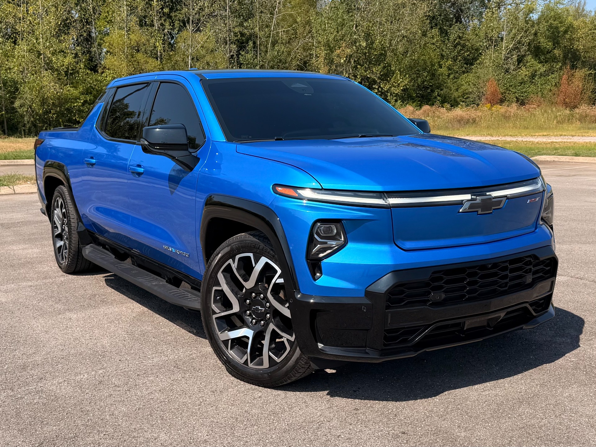 Riptide Blue Metallic 2025 Chevrolet Silverado EV Pickup Truck All-Wheel Drive 1-Speed Dual Clutch