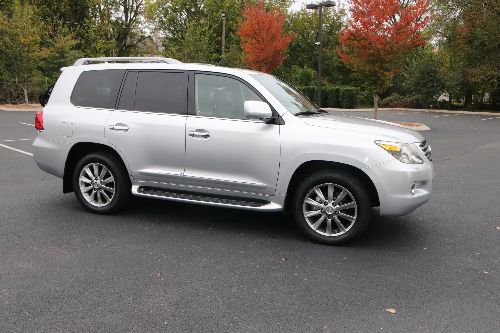Used 2009 Lexus LX 570 for sale Sold at Auto Collection in Murfreesboro TN 37130 1