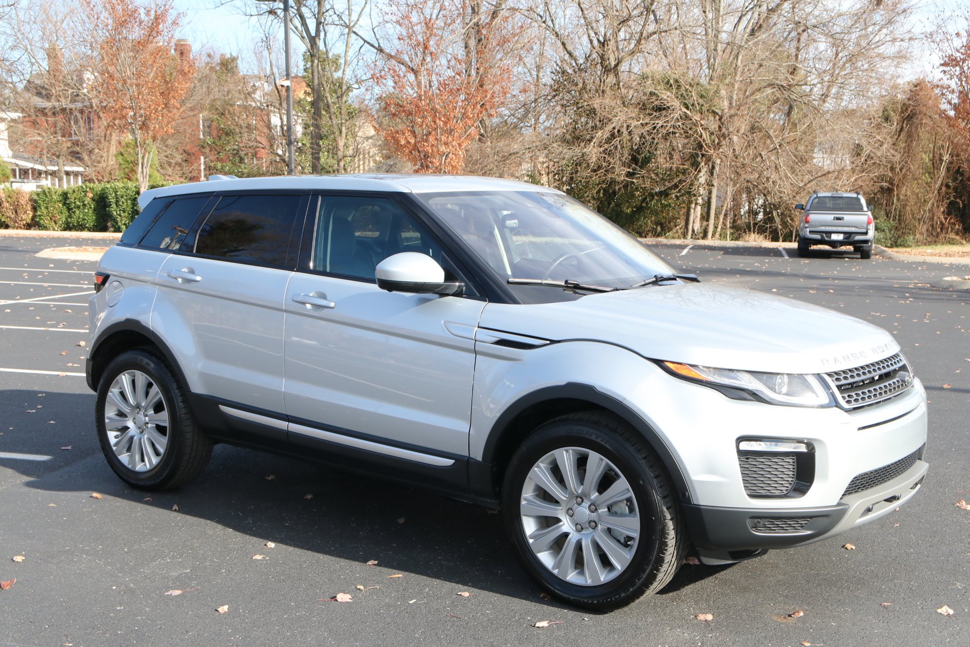 Used 2019 Land Rover Range Rover Evoque HSE 237HP AWD W/NAV HSE for sale Sold at Auto Collection in Murfreesboro TN 37129 1