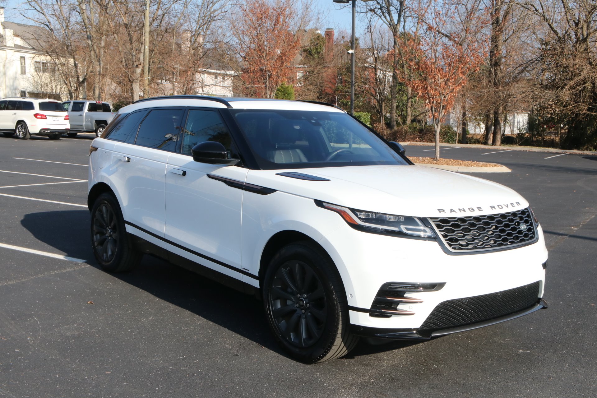 Used 2018 Land Rover Range Rover Velar R-DYNAMIC SE DIESEL D180 R-Dynamic SE for sale Sold at Auto Collection in Murfreesboro TN 37130 1