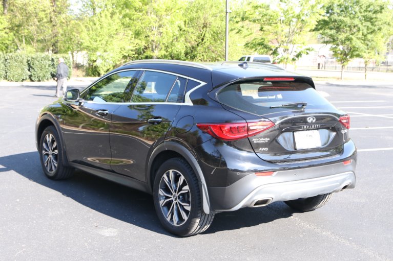 Used 2017 INFINITI QX30 Premium AWD W/NAV Premium for sale Sold at Auto Collection in Murfreesboro TN 37130 4
