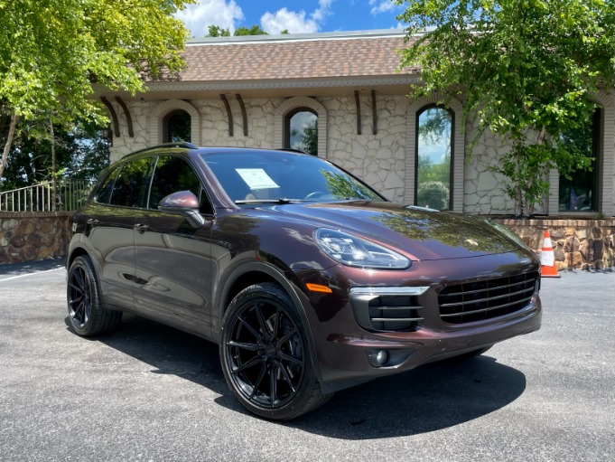 Used 2016 Porsche CAYENNE PREMIUM PLUS AWD W/NAV BASE for sale Sold at Auto Collection in Murfreesboro TN 37130 1