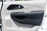 Used 2020 Chrysler PACIFICA Limited w/NAV for sale Sold at Auto Collection in Murfreesboro TN 37129 100