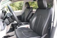Used 2020 Chrysler PACIFICA Limited w/NAV for sale Sold at Auto Collection in Murfreesboro TN 37129 44