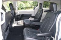 Used 2020 Chrysler PACIFICA Limited w/NAV for sale Sold at Auto Collection in Murfreesboro TN 37129 52