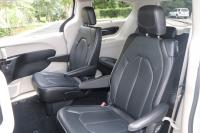 Used 2020 Chrysler PACIFICA Limited w/NAV for sale Sold at Auto Collection in Murfreesboro TN 37129 53