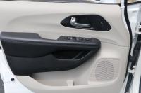 Used 2020 Chrysler PACIFICA Limited w/NAV for sale Sold at Auto Collection in Murfreesboro TN 37129 96