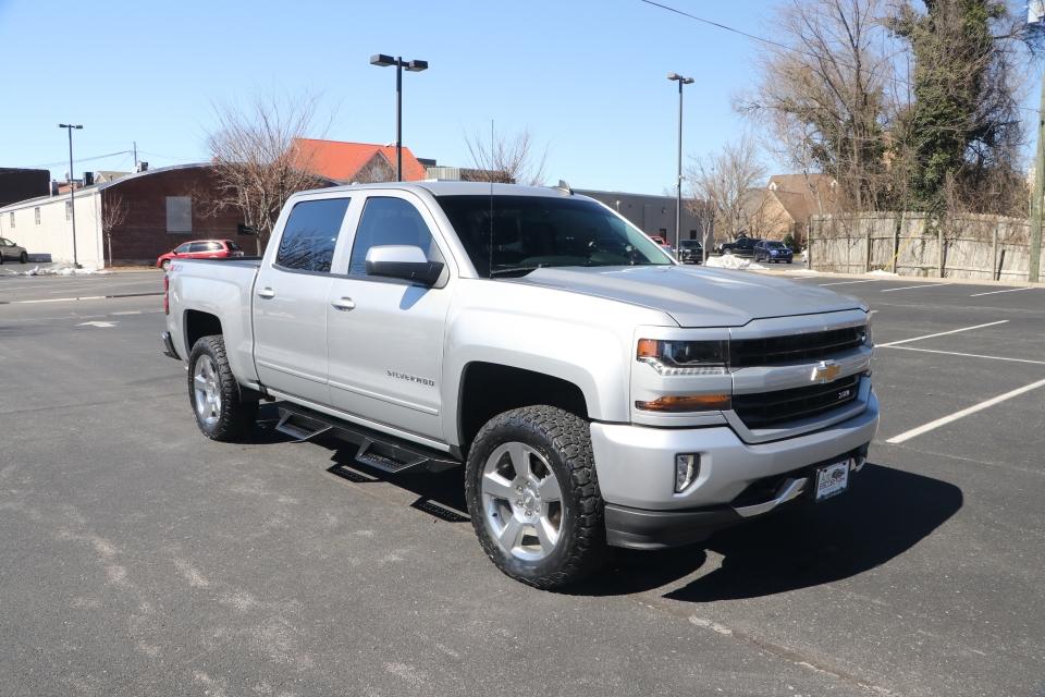 Used 2018 Chevrolet SILVERADO 1500 2LT Crew cab 4x4 2LT CREW CAB 4WD for sale $39,950 at Auto Collection in Murfreesboro TN 37130 1