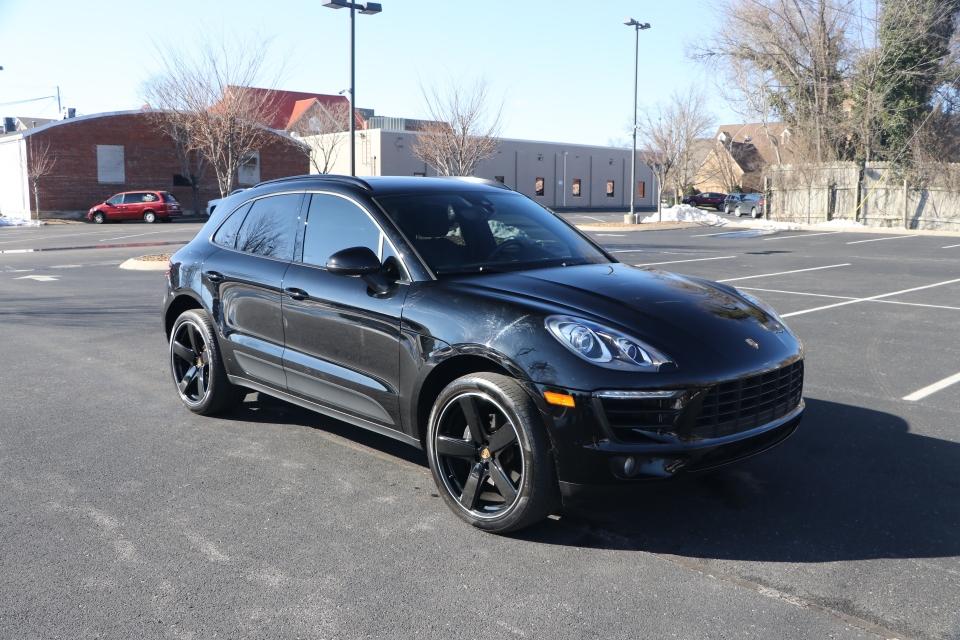Used 2018 Porsche MACAN AWD W/NAV for sale Sold at Auto Collection in Murfreesboro TN 37129 1
