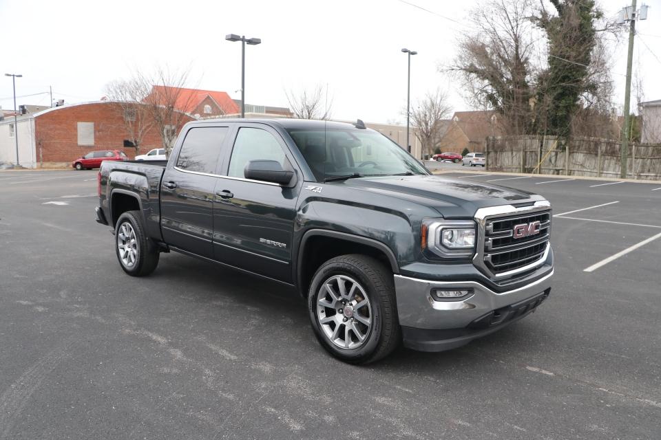 Used 2018 GMC SIERRA 1500 SLE CREW CAB 4X4 for sale Sold at Auto Collection in Murfreesboro TN 37129 1