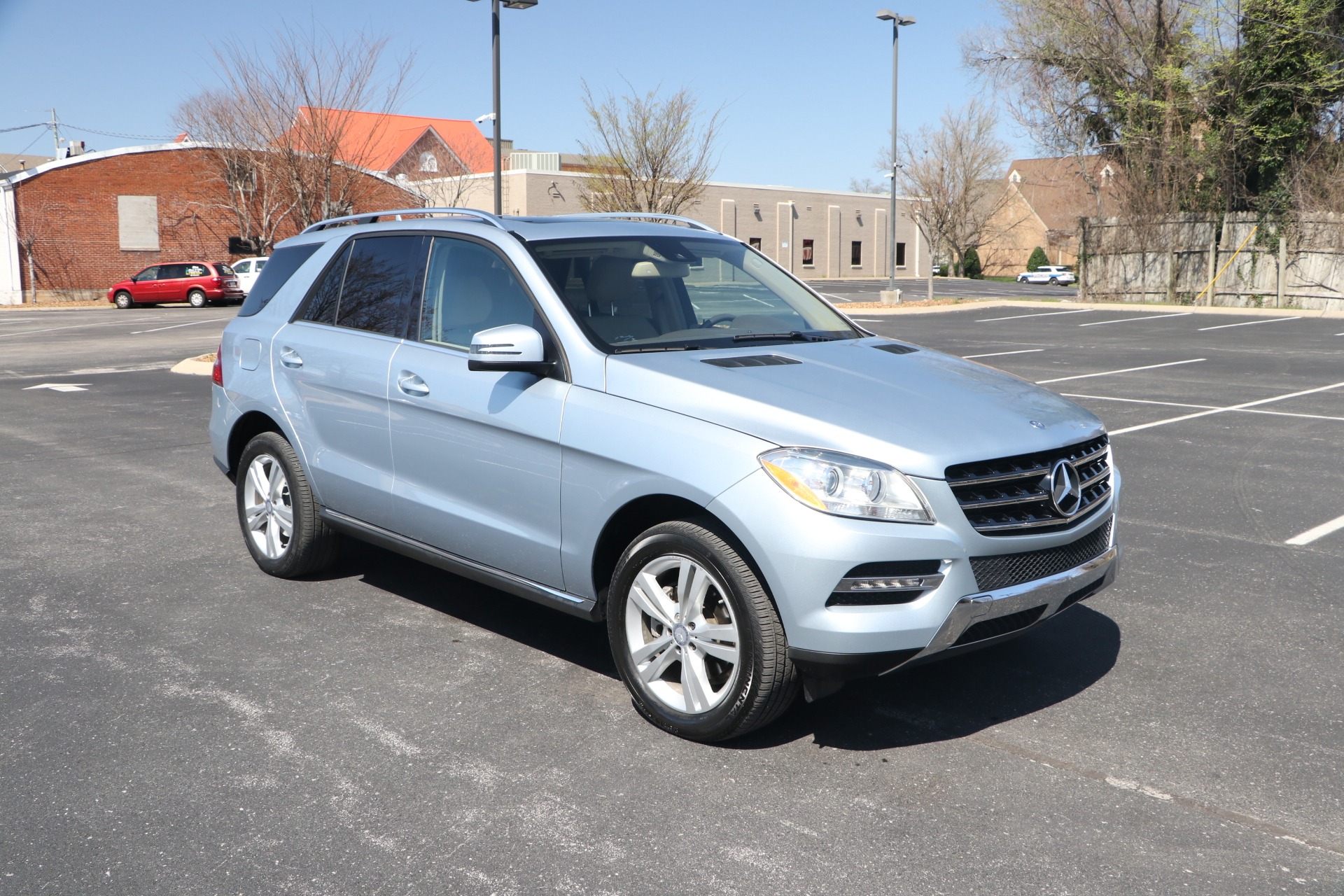 Used 2015 Mercedes-Benz ML 350 4MATIC PREMIUM W/NAV for sale Sold at Auto Collection in Murfreesboro TN 37130 1