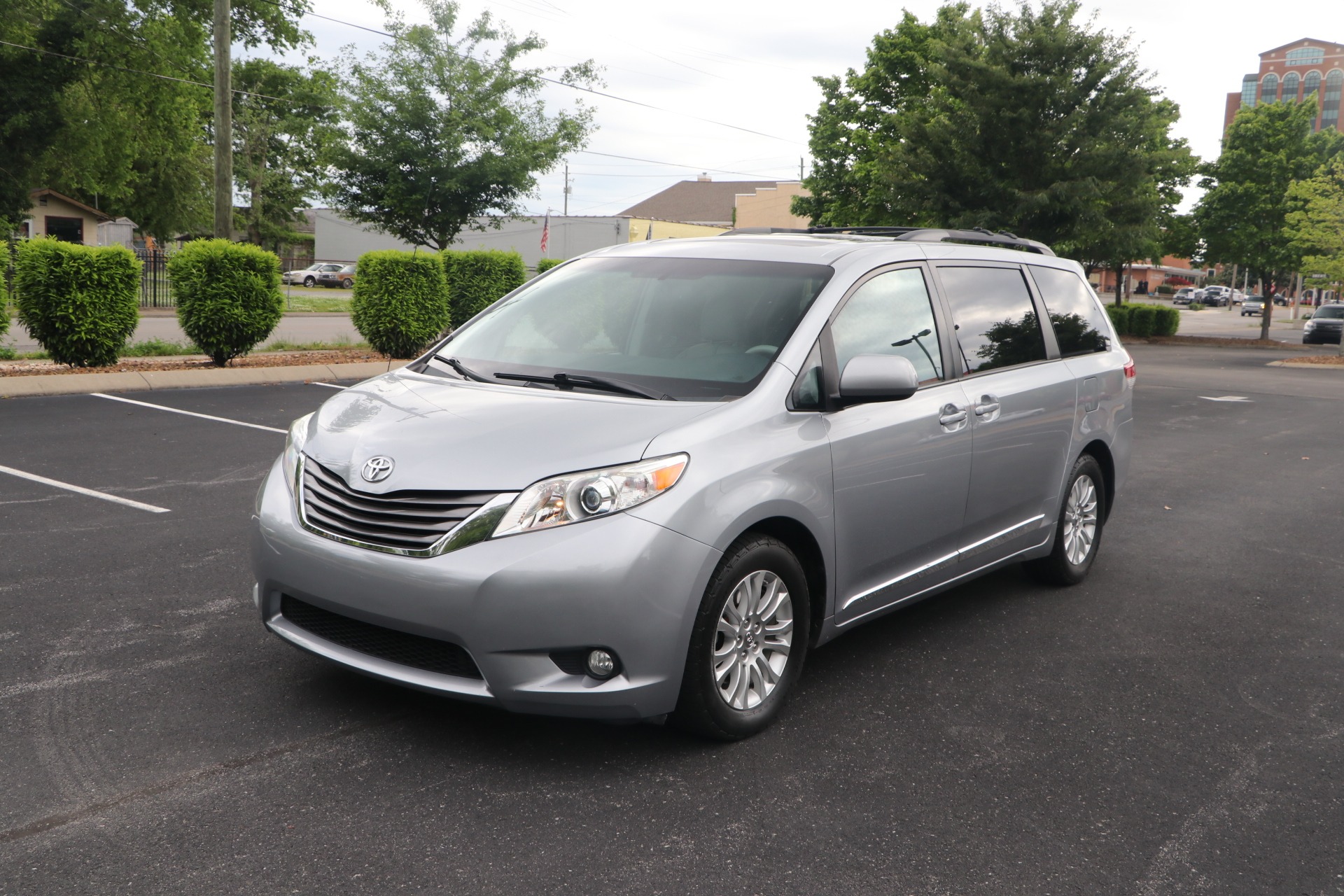 Toyota sienna xle sales 2011