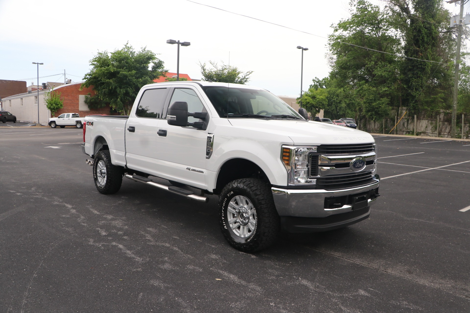 Used 2018 Ford F-250 SD SD XLT CREW CAB 4WD for sale Sold at Auto Collection in Murfreesboro TN 37129 1