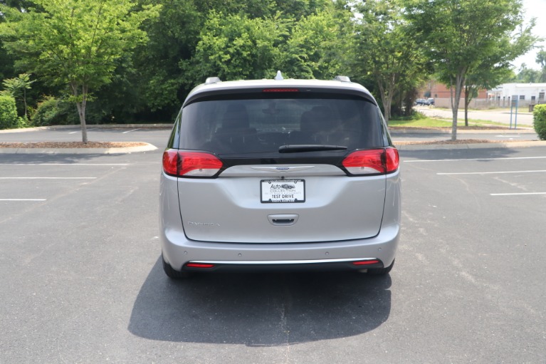 Used 2018 Chrysler Pacifica Touring L for sale Sold at Auto Collection in Murfreesboro TN 37130 6
