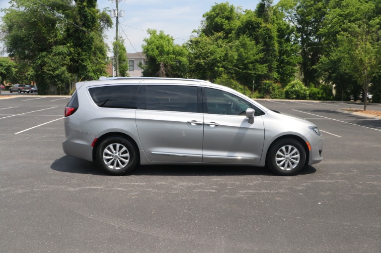 Used 2018 Chrysler Pacifica Touring L for sale Sold at Auto Collection in Murfreesboro TN 37130 8