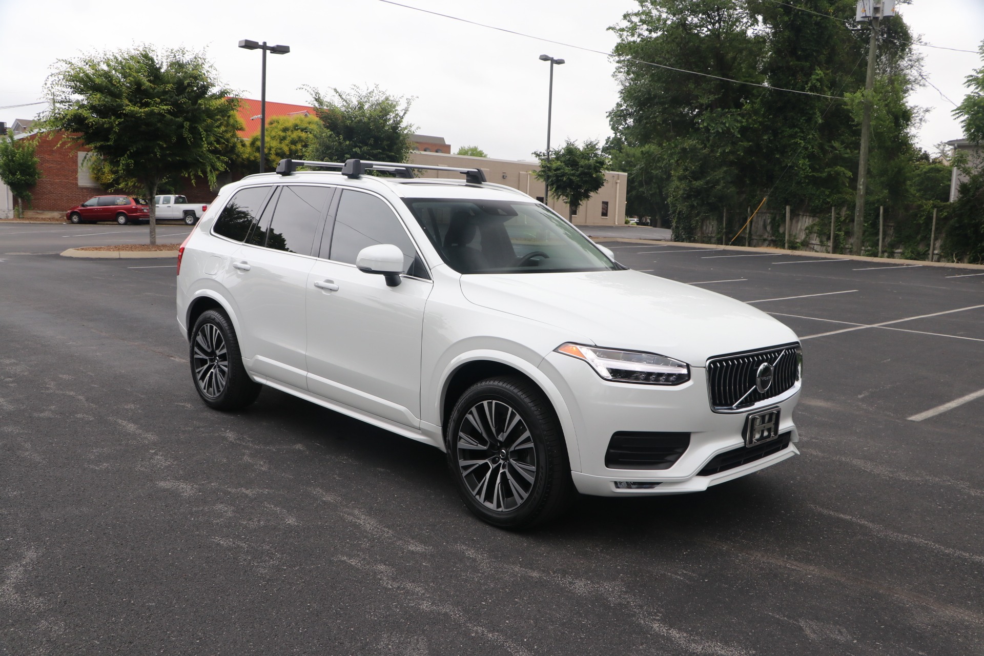 Used 2020 Volvo XC90 T6 Momentum 7-Passenger AWD W/NAV for sale Sold at Auto Collection in Murfreesboro TN 37130 1