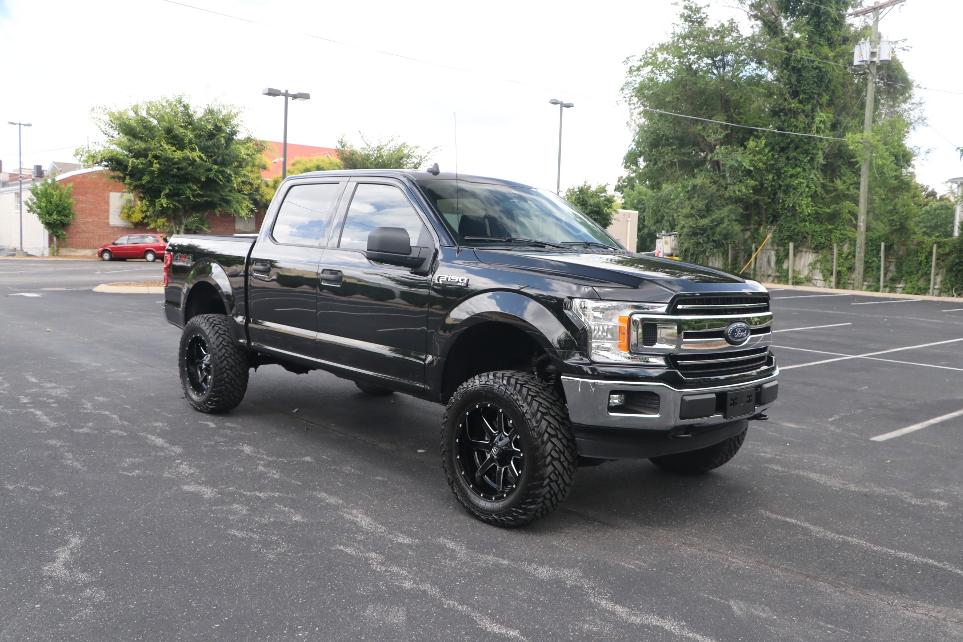 Used 2020 Ford F-150 XLT SUPERCREW 4X4 ECOBOOST LIFTED W/NAV for sale Sold at Auto Collection in Murfreesboro TN 37130 1