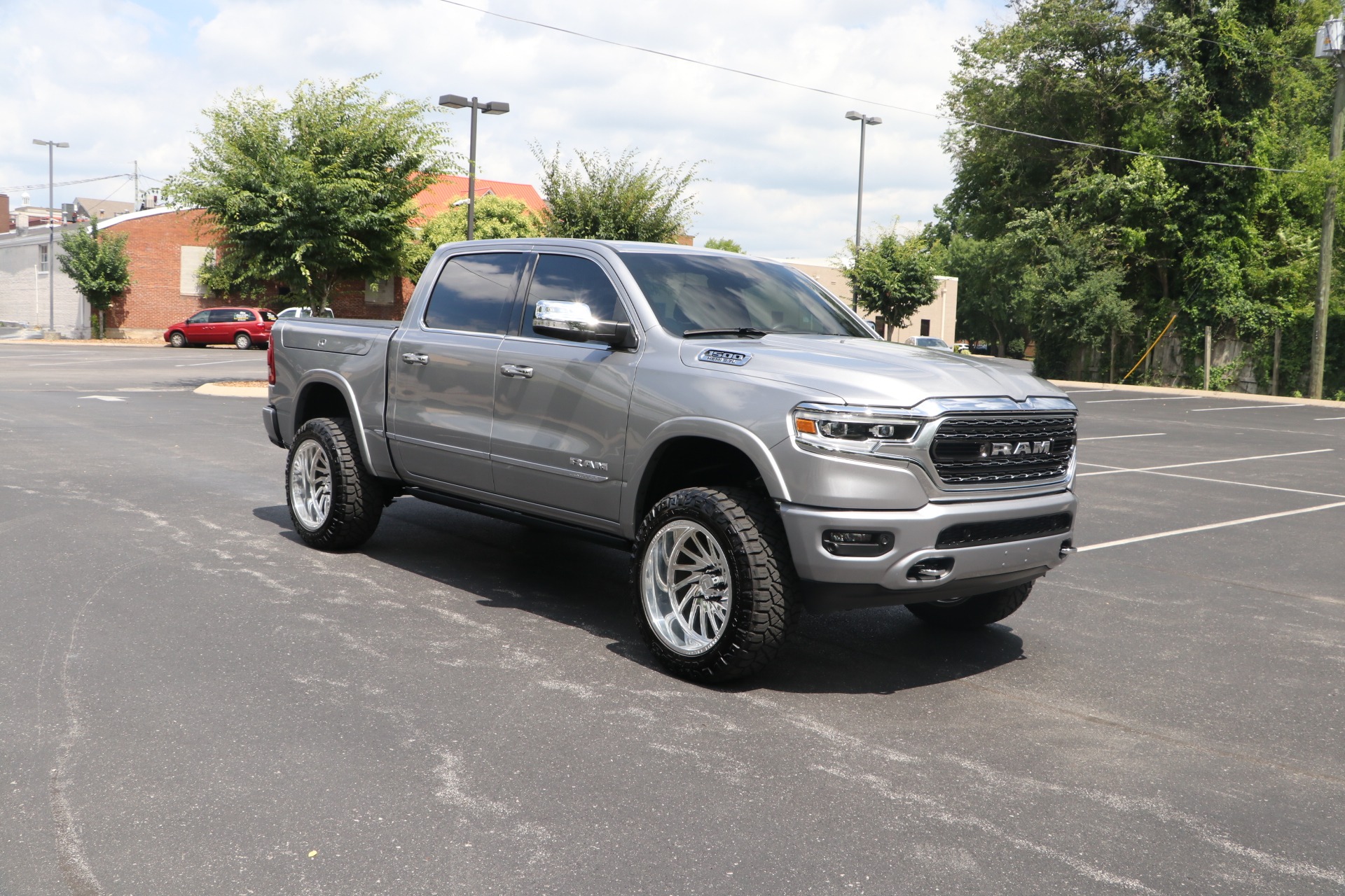 Used 2020 Ram Ram 1500 Limited CREW CAB 4X4 W/NAV for sale Sold at Auto Collection in Murfreesboro TN 37129 1