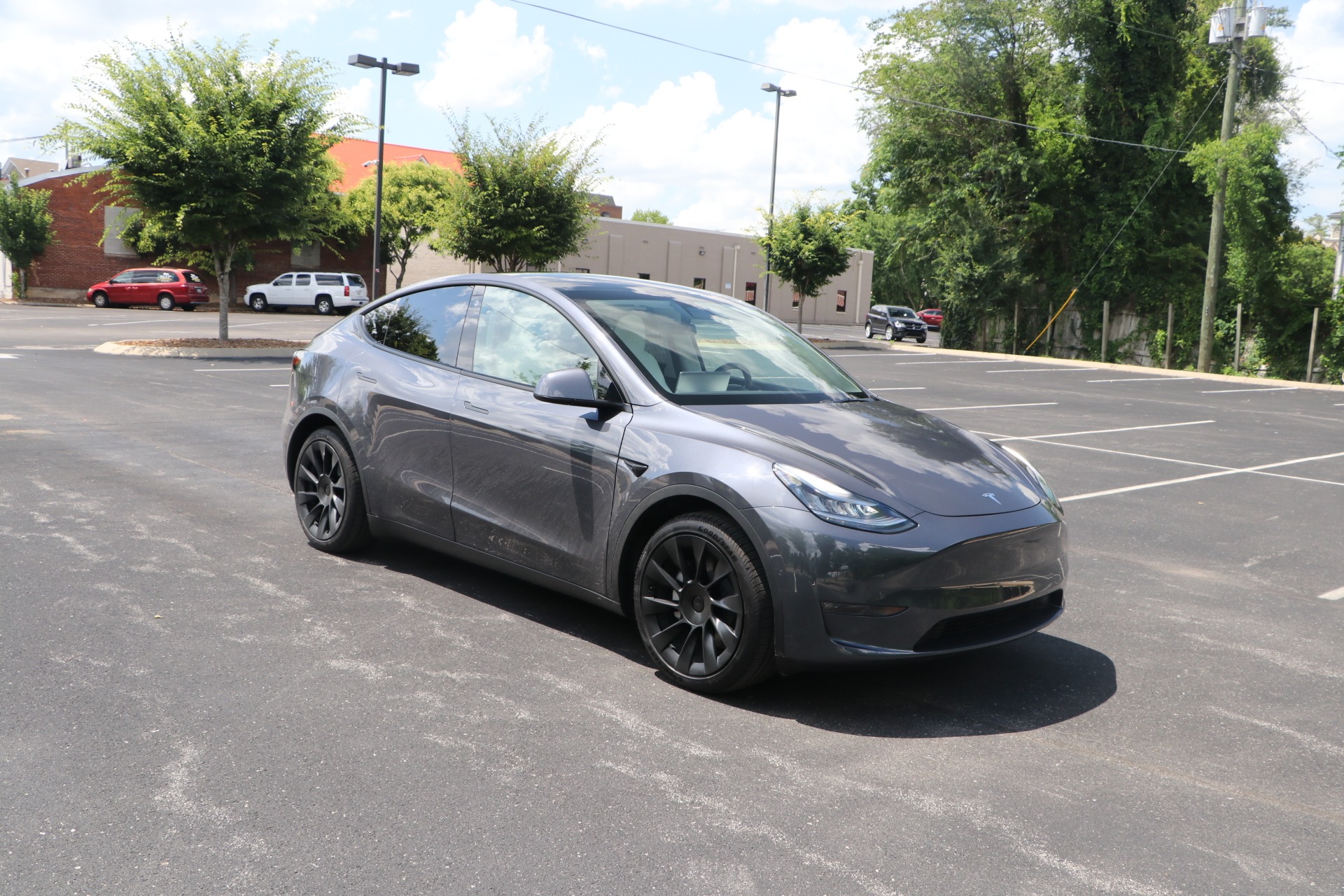 Used 2021 Tesla Model Y STANDARD RANGE W/AUTOPILOT for sale Sold at Auto Collection in Murfreesboro TN 37130 1
