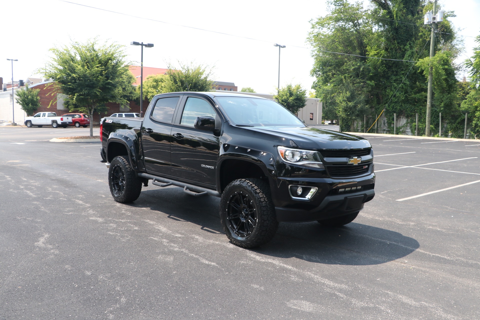 Used 2018 Chevrolet Colorado Z71 4X4 CREW CAB for sale Sold at Auto Collection in Murfreesboro TN 37129 1