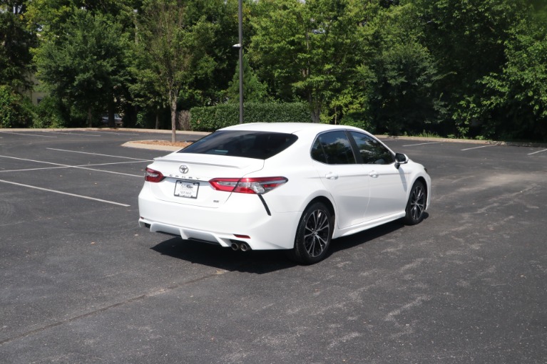 Used 2018 Toyota Camry SE FWD for sale Sold at Auto Collection in Murfreesboro TN 37130 3