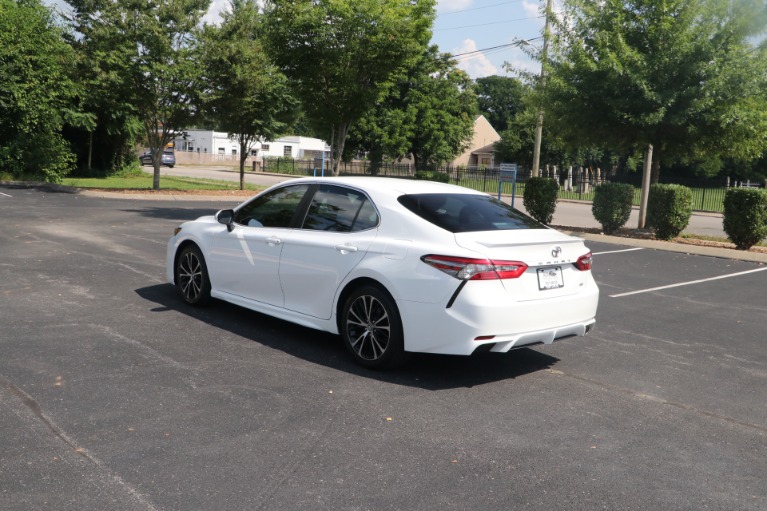 Used 2018 Toyota Camry SE FWD for sale Sold at Auto Collection in Murfreesboro TN 37130 4