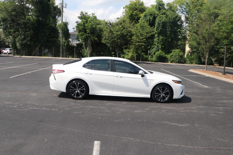 Used 2018 Toyota Camry SE FWD for sale Sold at Auto Collection in Murfreesboro TN 37130 8