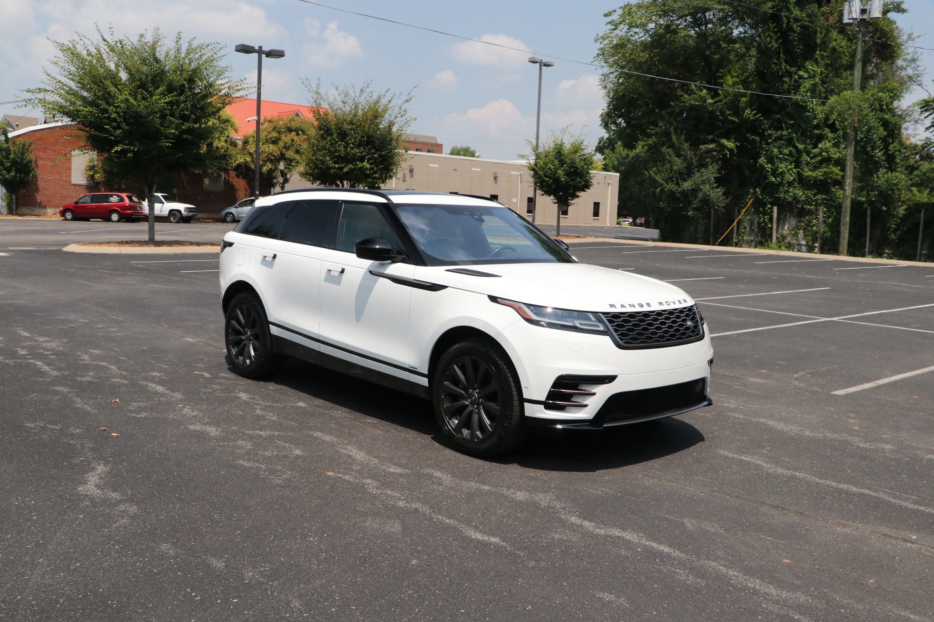 Used 2019 Land Rover Range Rover Velar P250 R-Dynamic SE W/DRIVE PACK for sale Sold at Auto Collection in Murfreesboro TN 37129 1