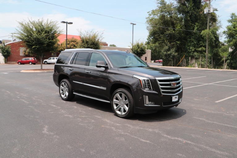 Used 2017 Cadillac Escalade Luxury 4WD W/REAR ENTERTAINMENT SYSTEM for sale Sold at Auto Collection in Murfreesboro TN 37130 1