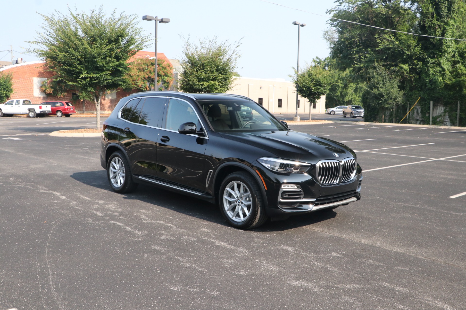 Used 2021 BMW X5 xDrive40i Sports Activity Vehicle RWD W/NAV for sale Sold at Auto Collection in Murfreesboro TN 37130 1
