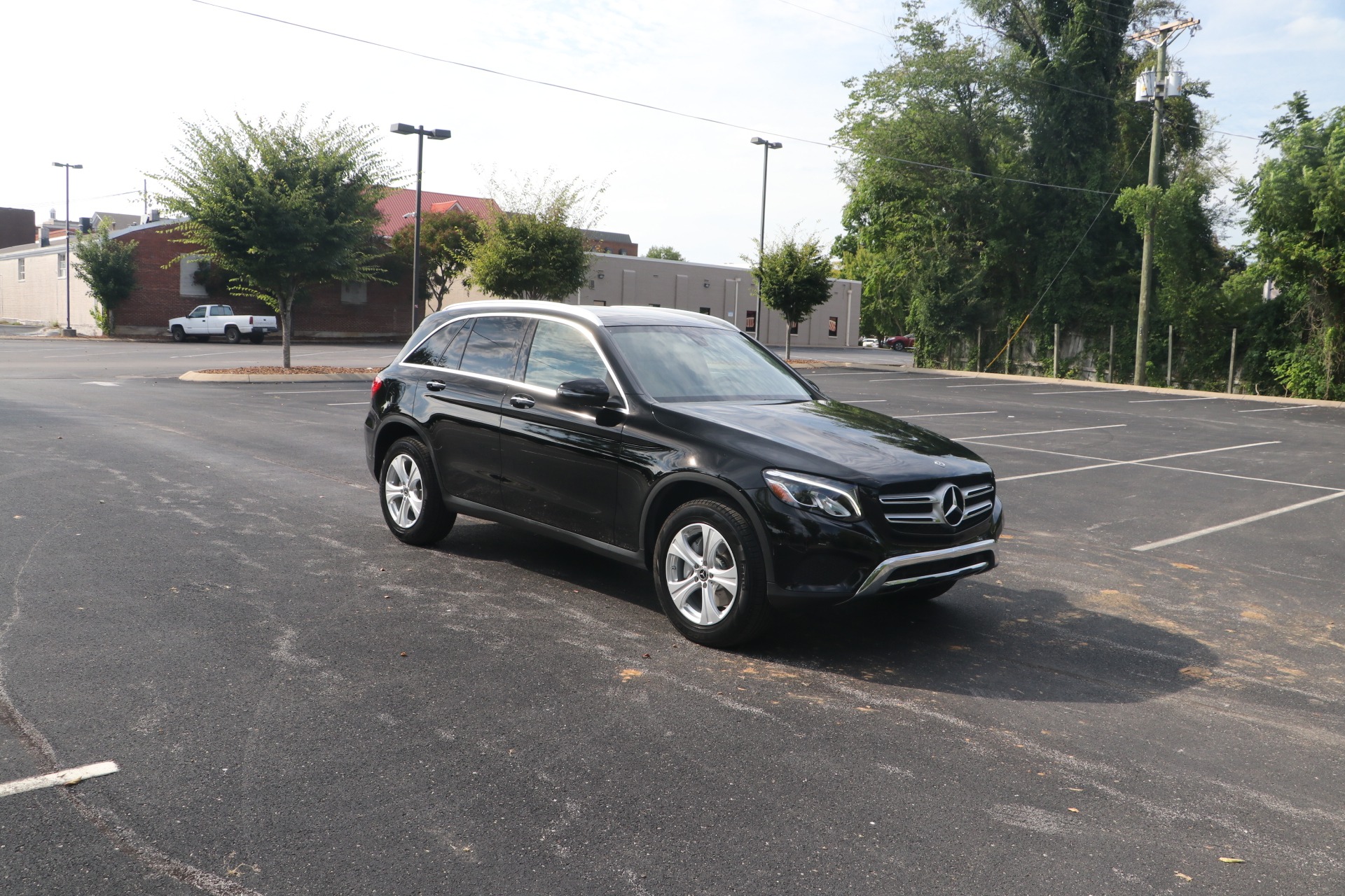 Used 2018 Mercedes-Benz GLC 300 RWD W/PREMIUM PACKAGE for sale Sold at Auto Collection in Murfreesboro TN 37129 1
