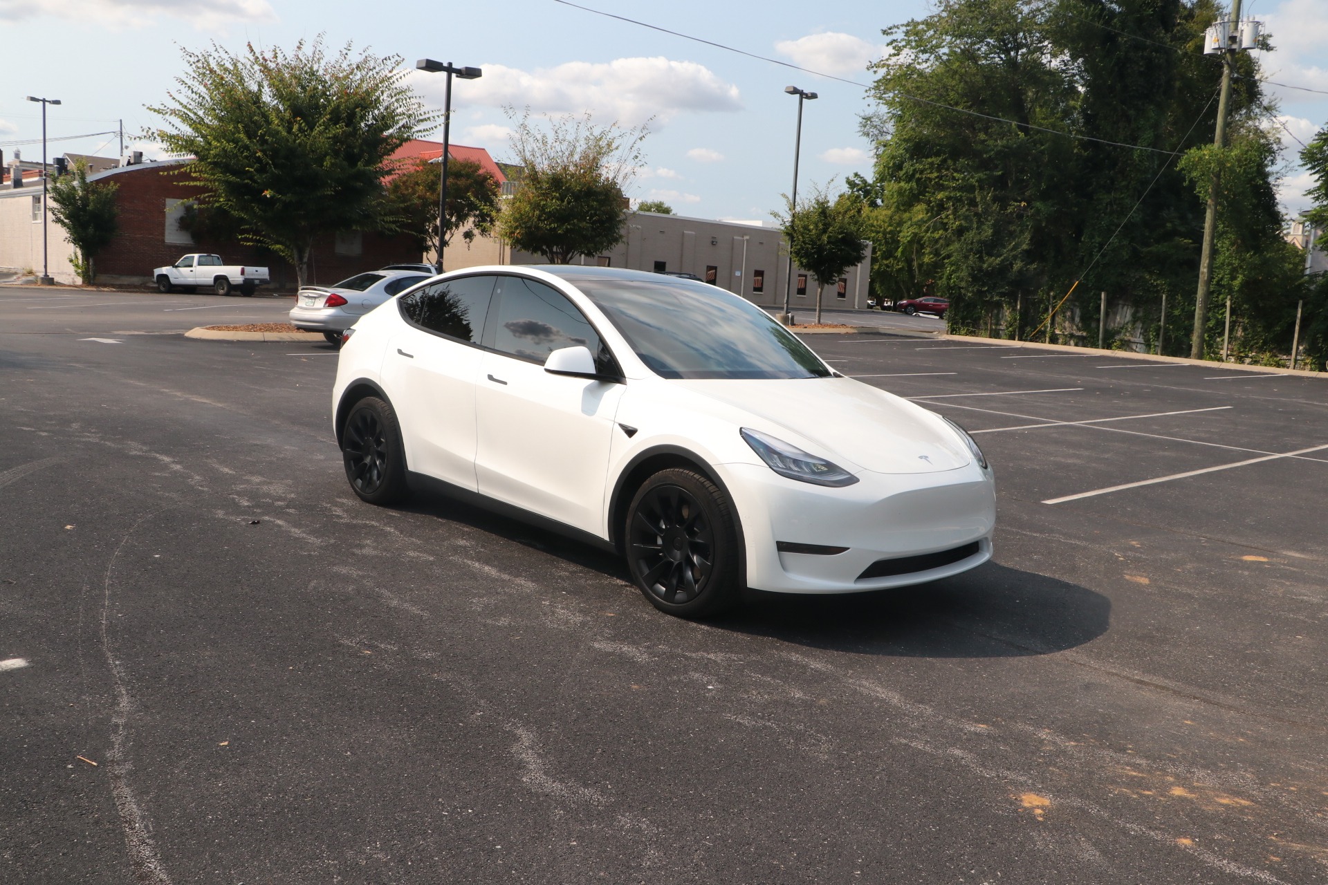 Used 2020 Tesla Model Y STANDARD RANGE AWD W/AUTOPILOT for sale Sold at Auto Collection in Murfreesboro TN 37130 1