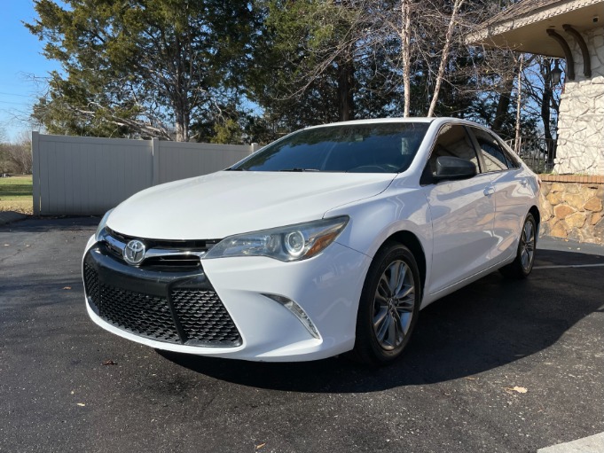 Used 2015 Toyota Camry SE FWD for sale $13,450 at Auto Collection in Murfreesboro TN 37130 2