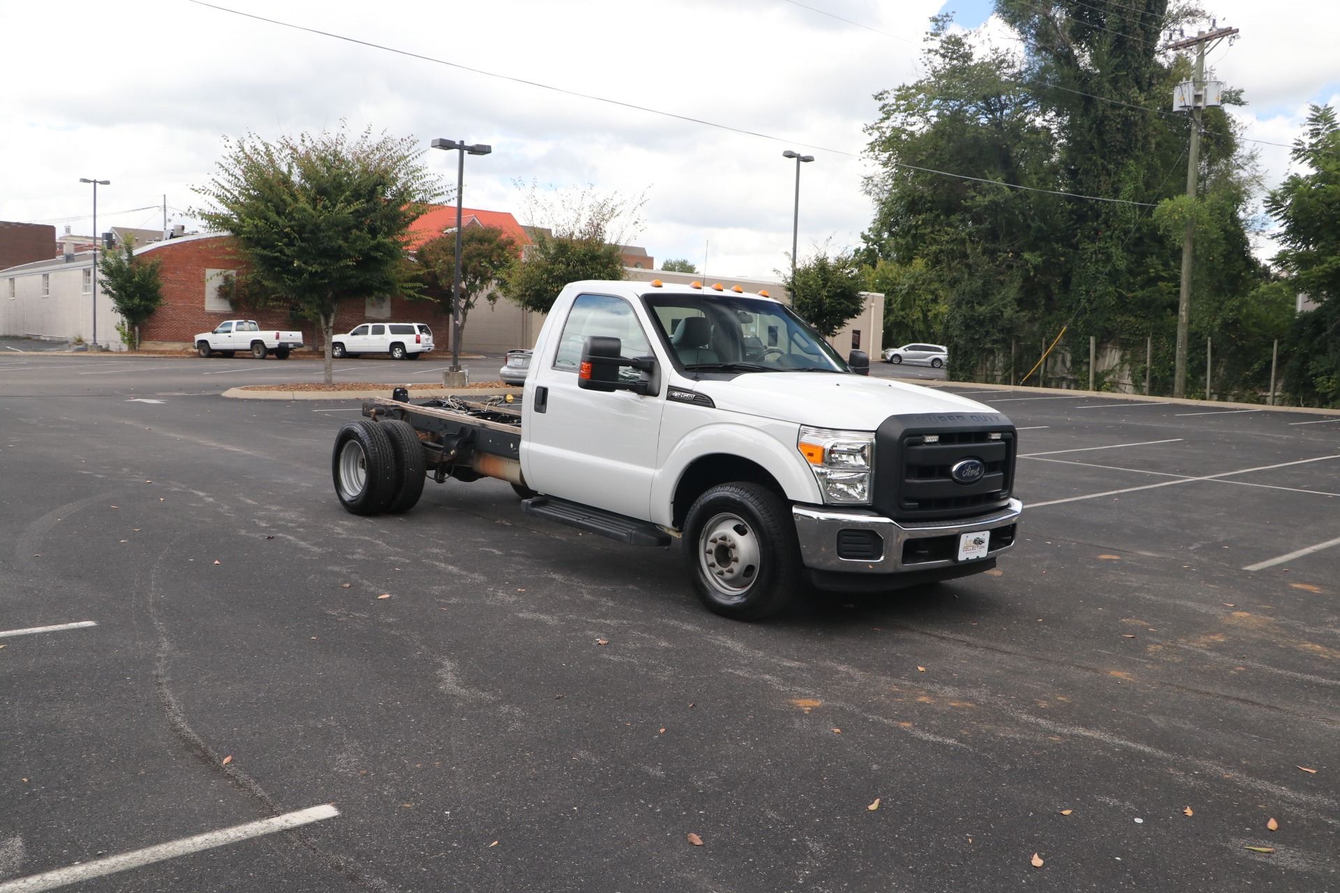 Used 2016 Ford F-350 SUPER DUTY DRW 4X2 XL for sale Sold at Auto Collection in Murfreesboro TN 37129 1