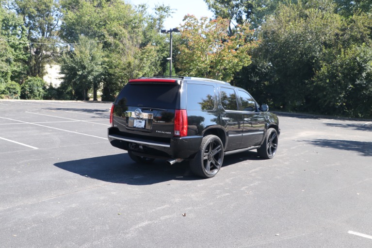 Used 2011 Cadillac Escalade Premium for sale Sold at Auto Collection in Murfreesboro TN 37130 3
