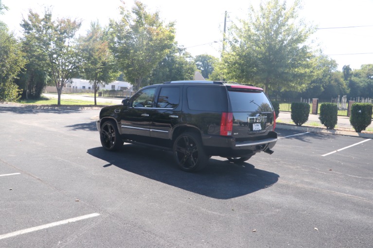Used 2011 Cadillac Escalade Premium for sale Sold at Auto Collection in Murfreesboro TN 37130 4