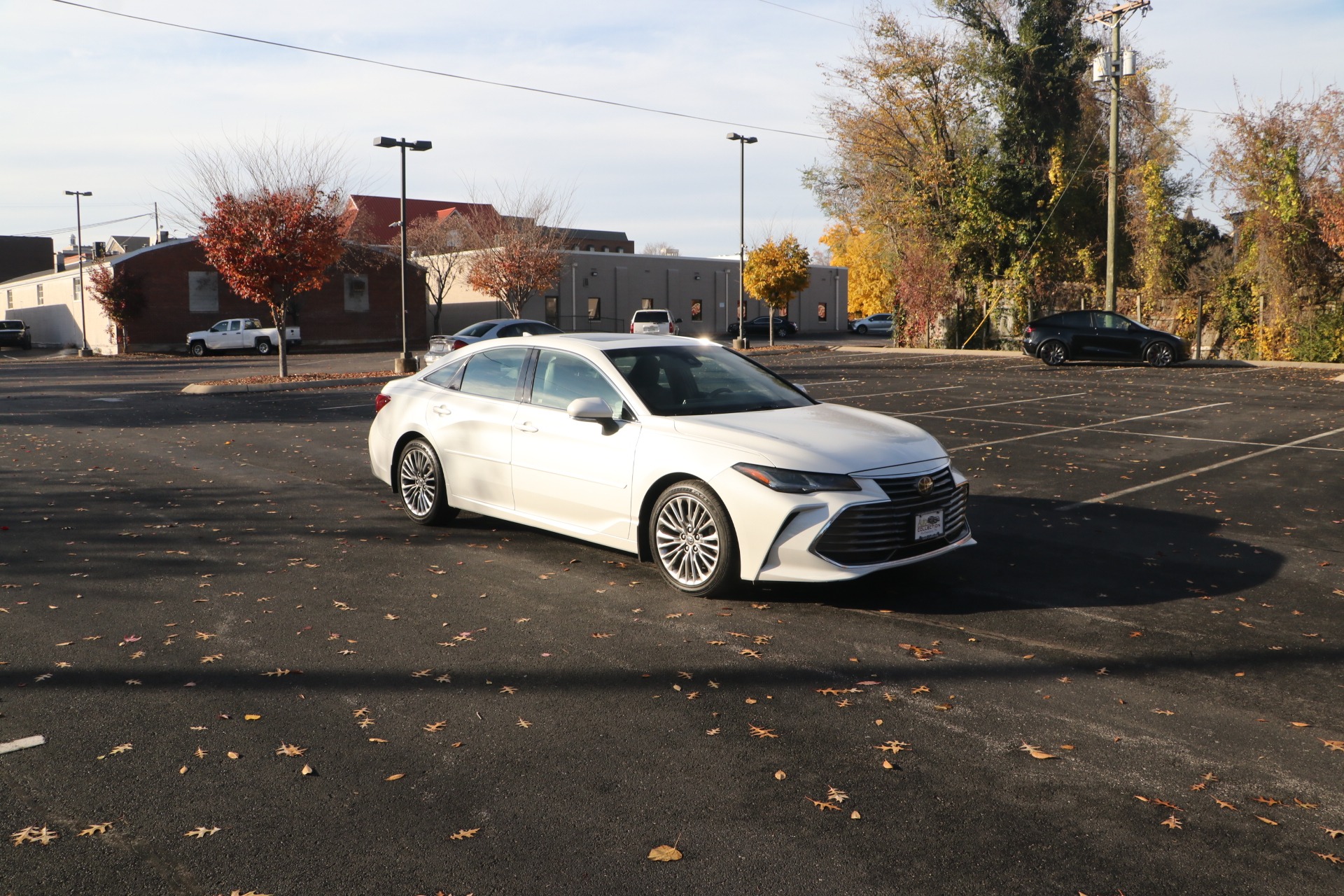 Used 2019 Toyota Avalon Limited FWD W/NAV for sale Sold at Auto Collection in Murfreesboro TN 37129 1