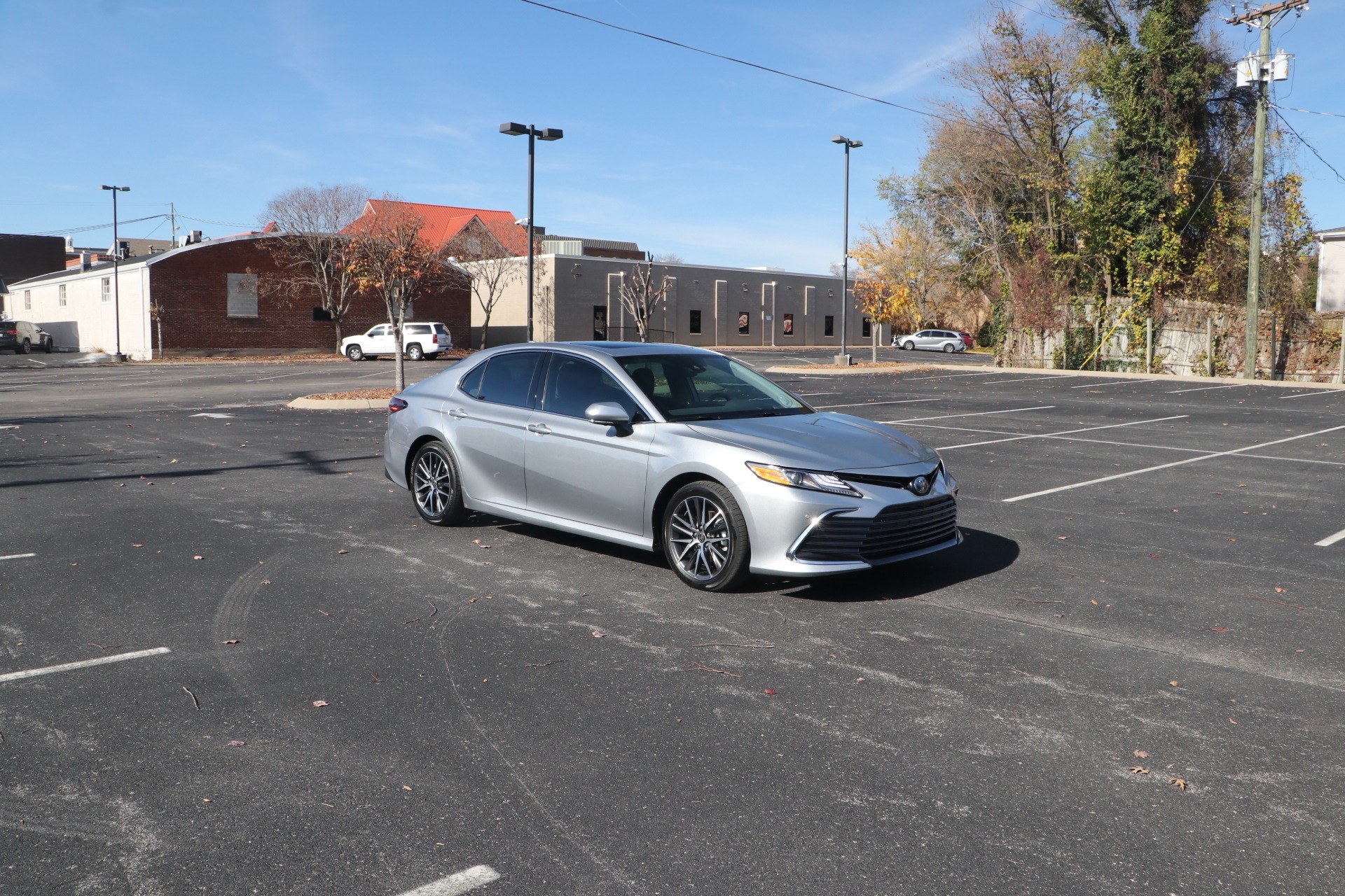 Used 2022 Toyota Camry Hybrid XLE W/DRIVER ASSIST PKG for sale Sold at Auto Collection in Murfreesboro TN 37130 1