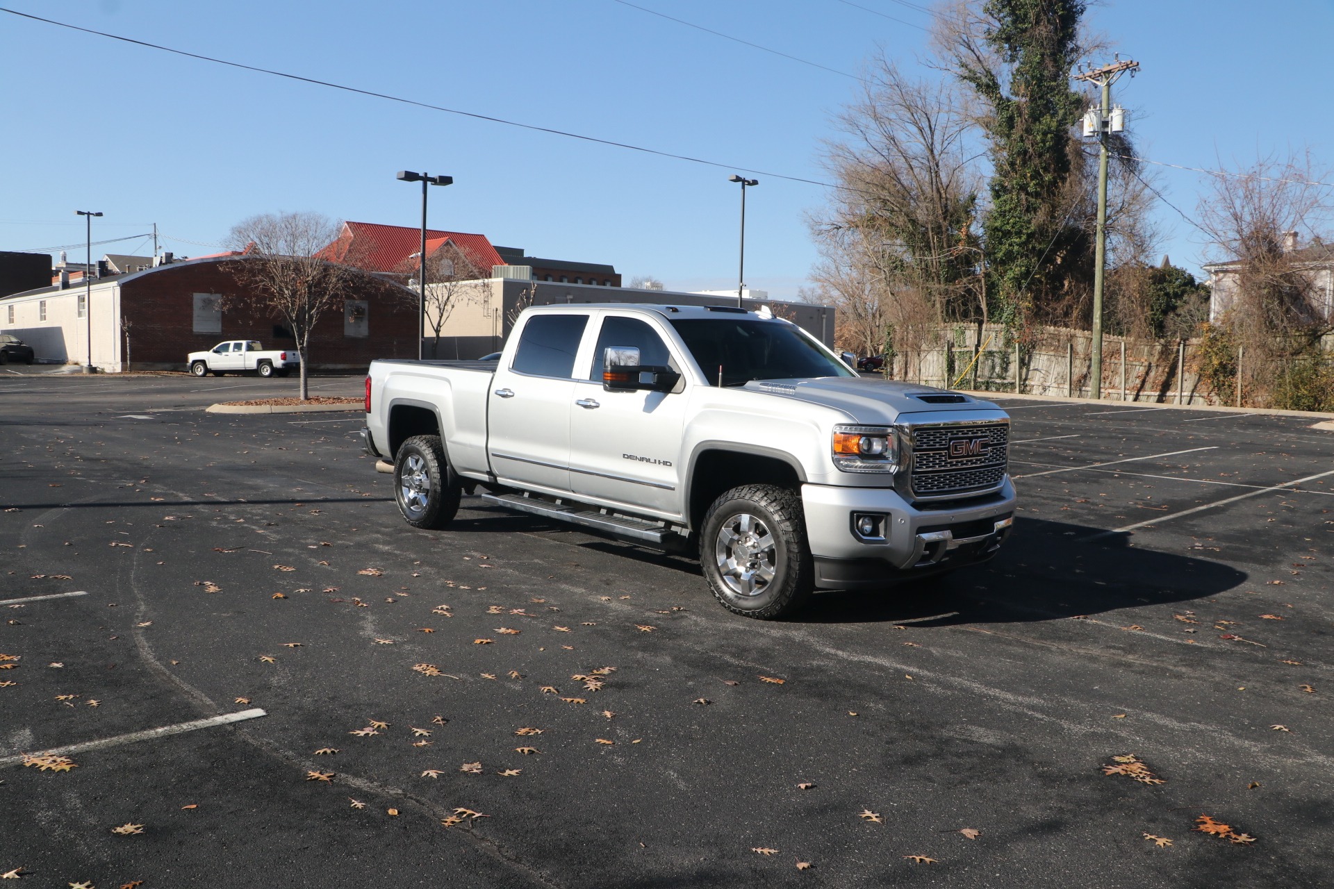 Used 2018 GMC Sierra 3500HD Denali CREW CAB 4WD W/Duramax Plus Package for sale Sold at Auto Collection in Murfreesboro TN 37129 1