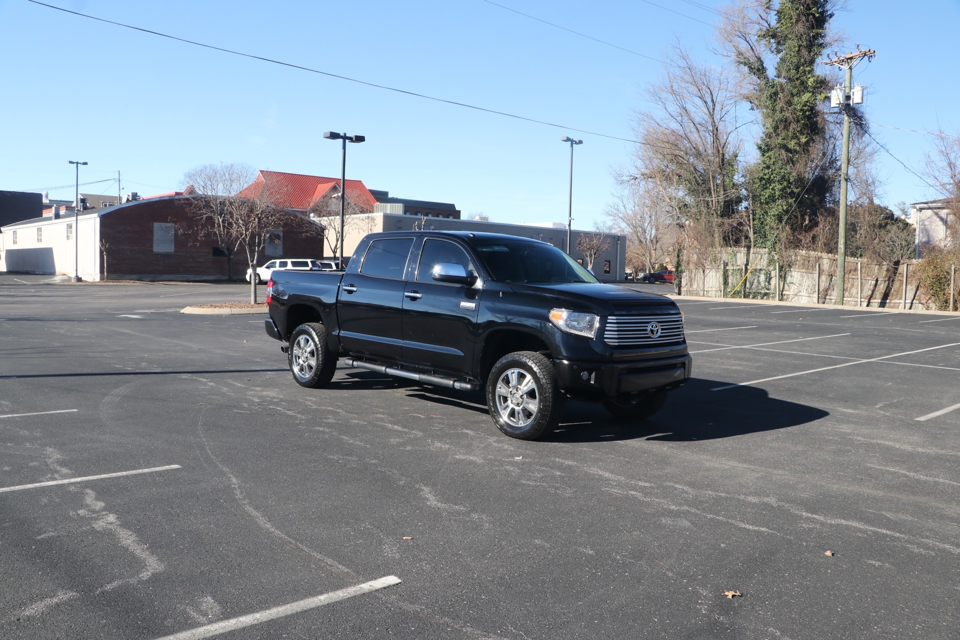 Used 2014 Toyota Tundra Platinum CREWMAX 4X4 for sale $39,950 at Auto Collection in Murfreesboro TN 37130 1