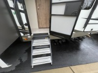 Used 2020 PALOMINO SOLAIRE 314TSBH W/3 SLIDE OUTS for sale $36,950 at Auto Collection in Murfreesboro TN 37130 24
