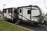 Used 2020 PALOMINO SOLAIRE 314TSBH W/3 SLIDE OUTS for sale Sold at Auto Collection in Murfreesboro TN 37129 4