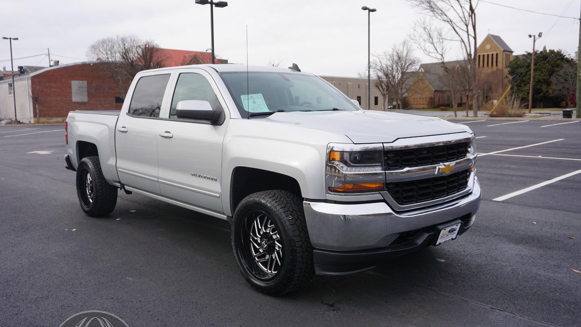 Used 2016 Chevrolet Silverado 1500 LT CREW CAB 4X4 for sale $28,750 at Auto Collection in Murfreesboro TN 37129 1