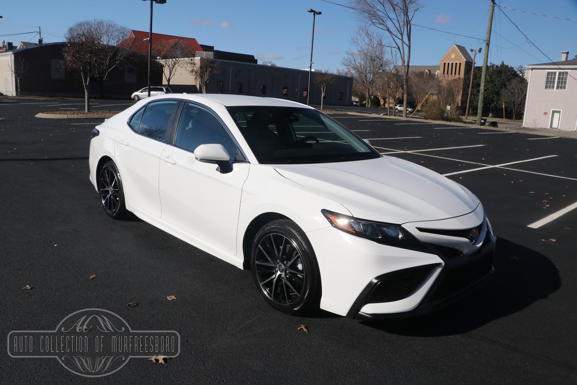 Used 2021 Toyota Camry SE FWD for sale Sold at Auto Collection in Murfreesboro TN 37129 1