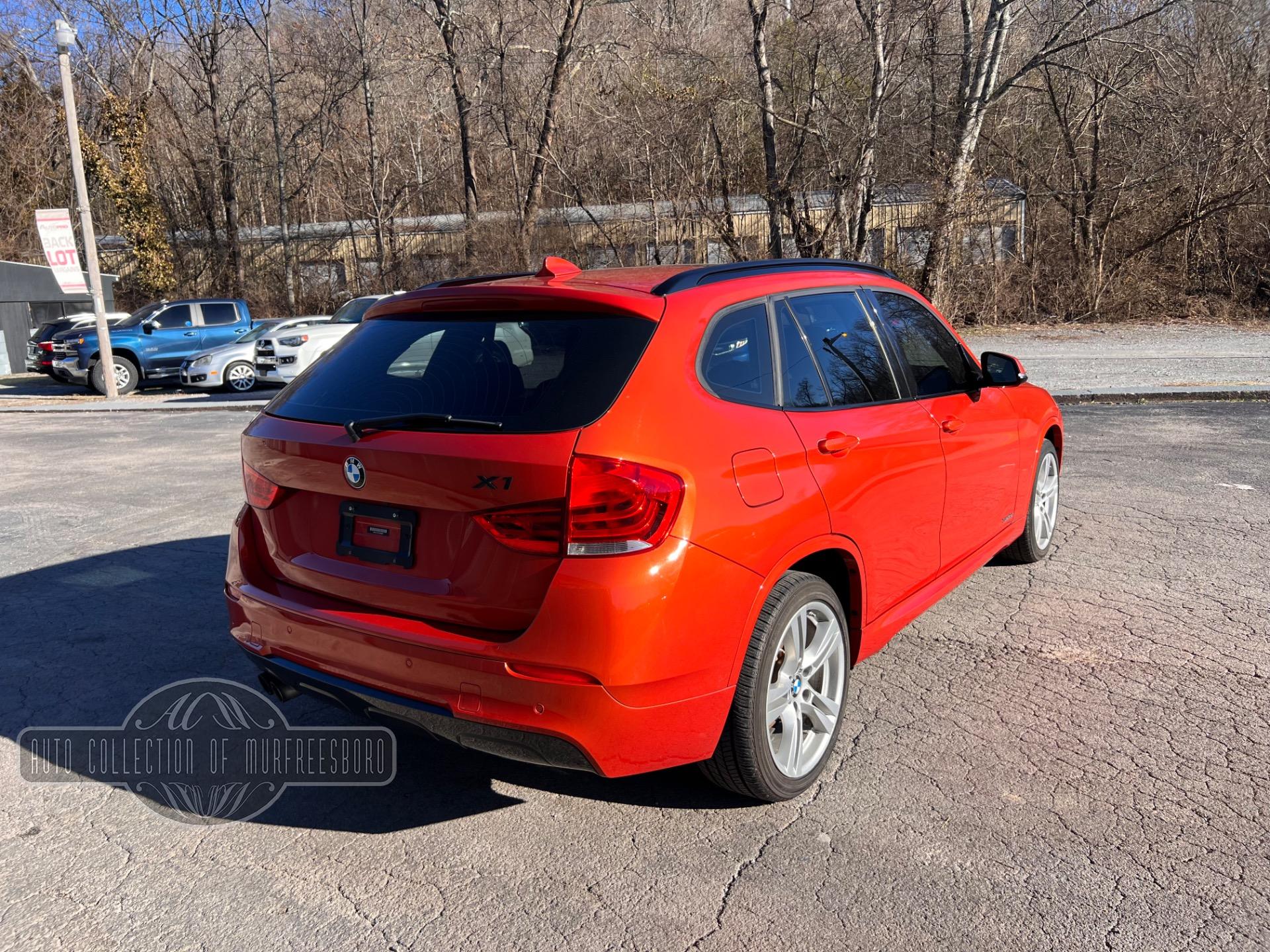 BMW X1　xDrive28i バーミリオンレッド The 2023 BMW X1 xDrive 28i Is a Sports Car Masquerading as a