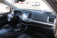 Used 2019 Toyota Highlander XLE FWD for sale $27,900 at Auto Collection in Murfreesboro TN 37129 37