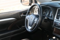 Used 2019 Toyota Highlander XLE FWD for sale $27,900 at Auto Collection in Murfreesboro TN 37129 38