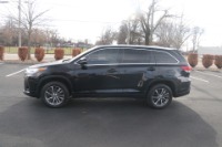 Used 2019 Toyota Highlander XLE FWD for sale $27,900 at Auto Collection in Murfreesboro TN 37129 7